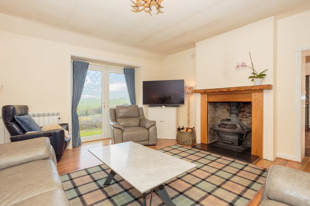 Property photo 2 of 36 Living Room