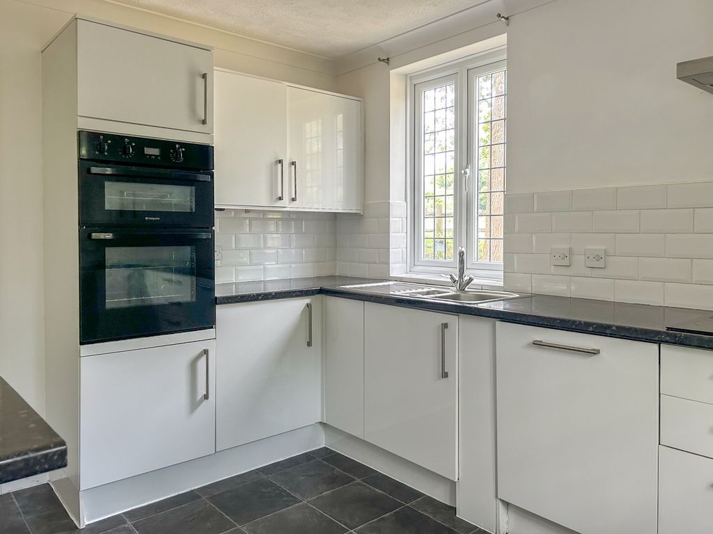 Property photo 3 of 19 Kitchen.