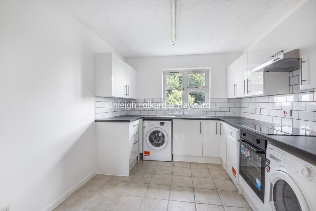 Property photo 2 of 8 E16c4979-c1c4-4E16-9