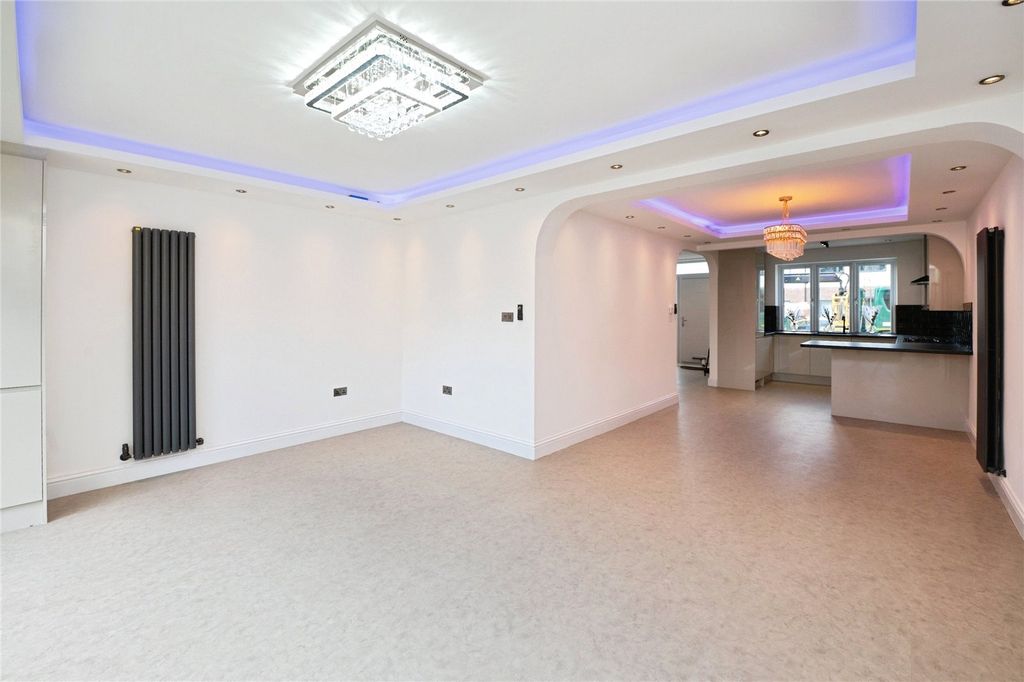 Property photo 2 of 17 Picture No. 14