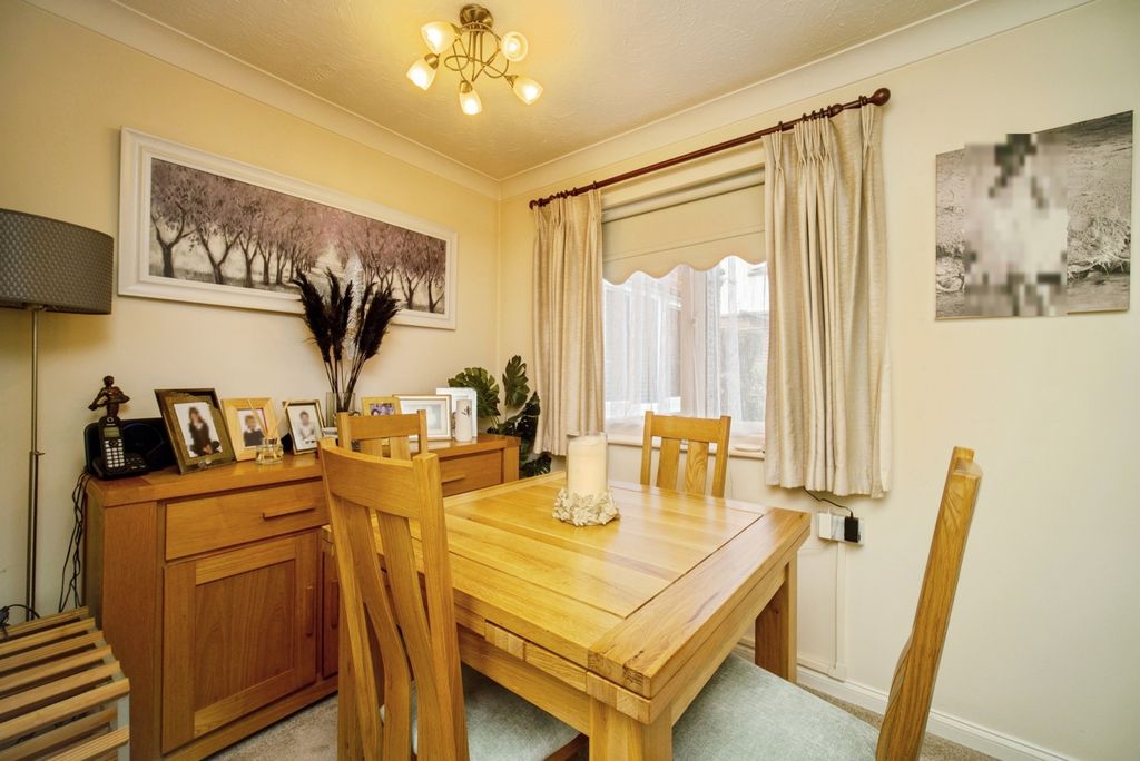 Property photo 3 of 17 Pbox-Img.Jpg