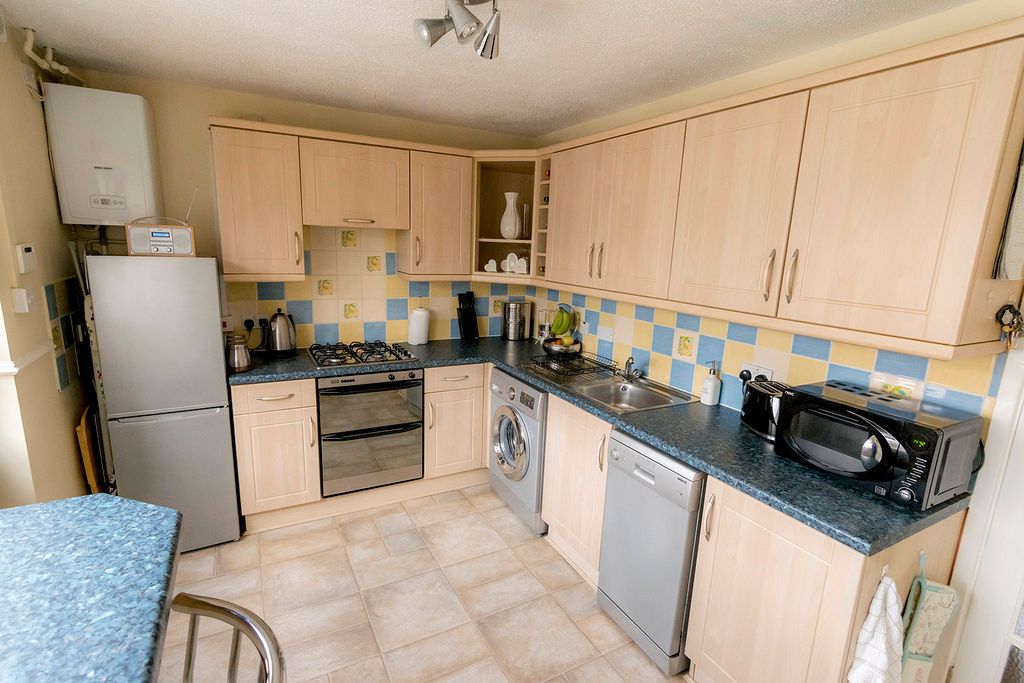 Property photo 3 of 9 Kitchen