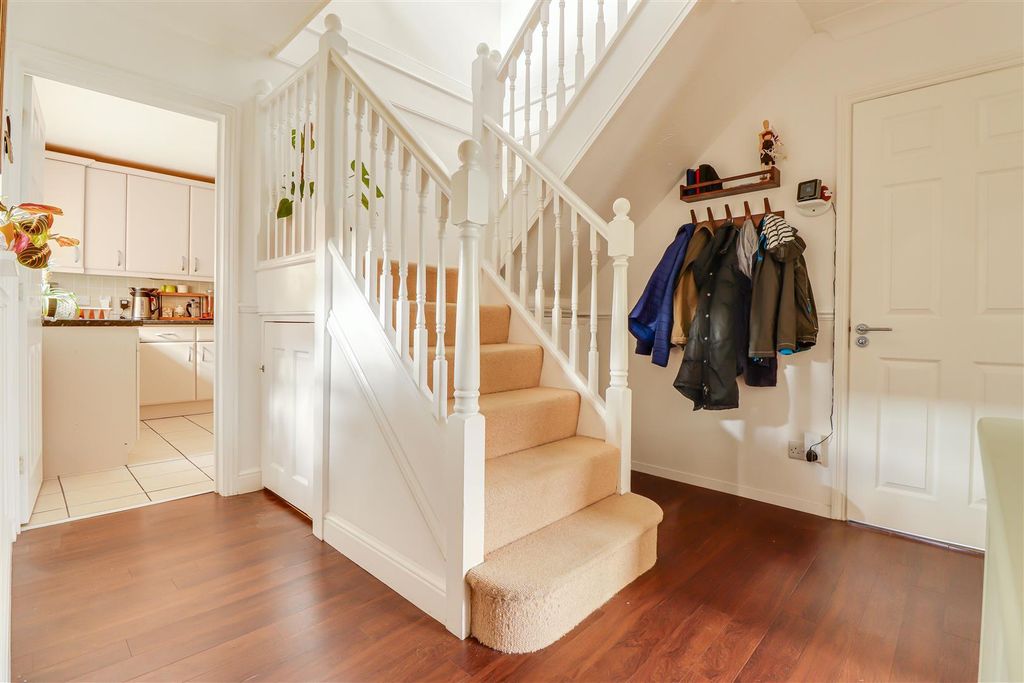 Property photo 3 of 27