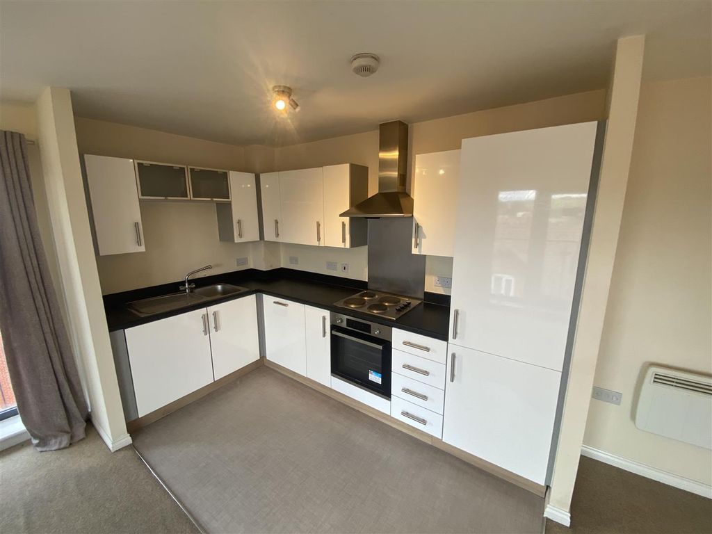 Property photo 3 of 11 Kitchen Area