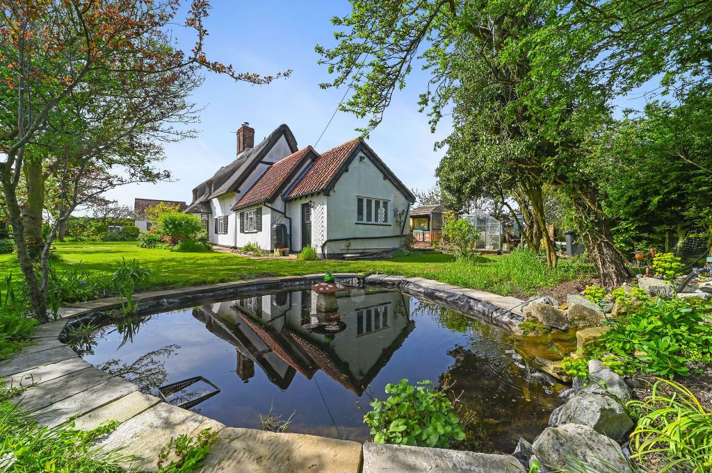 Property photo 1 of 17 Pt-TV-Tudorcottage-20