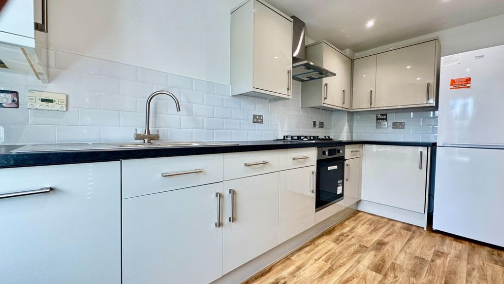 Property photo 2 of 11 Kitchen