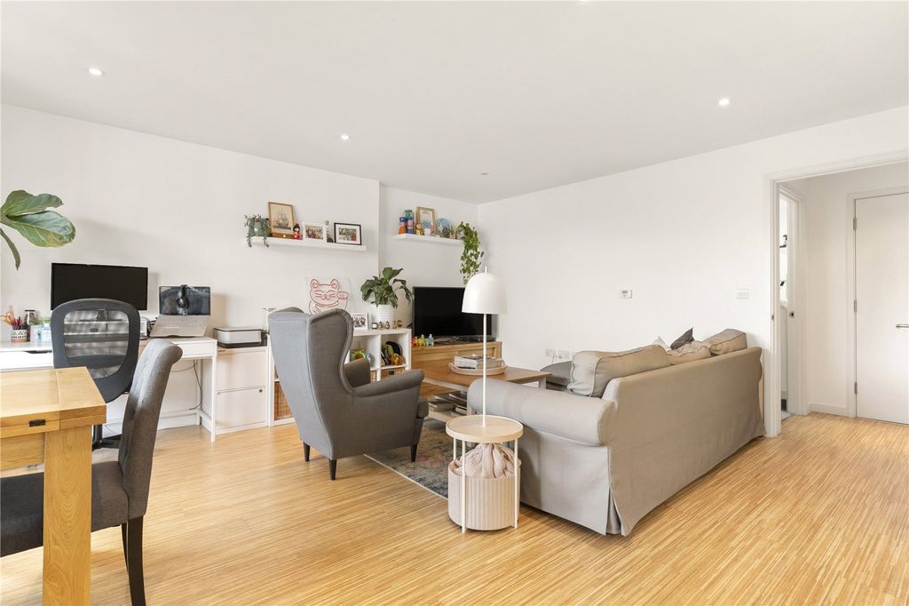 Property photo 3 of 15 Reception