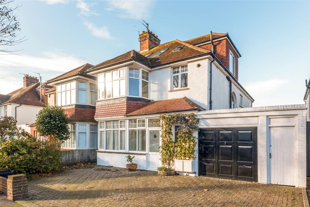 Property photo 1 of 22 48 Braemore Road_1.Jpg