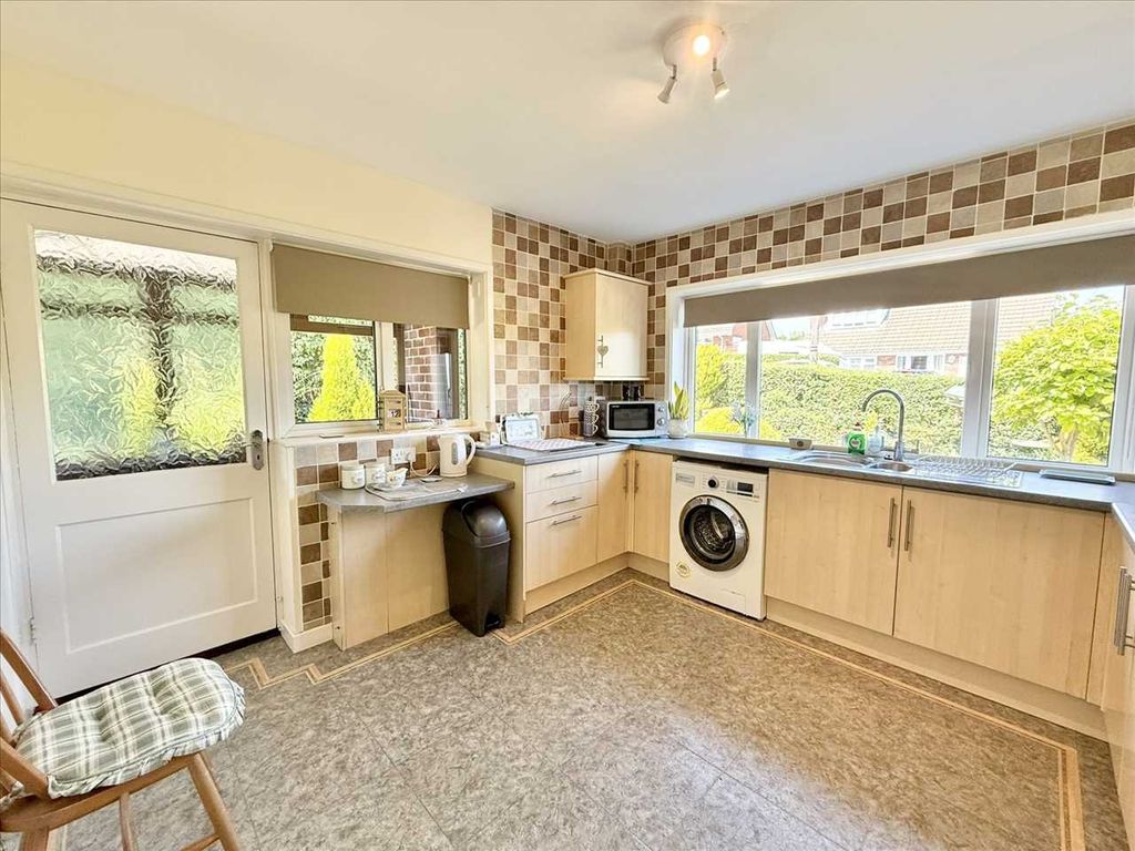 Property photo 3 of 21 Kitchen