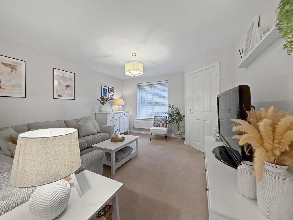 Property photo 2 of 28