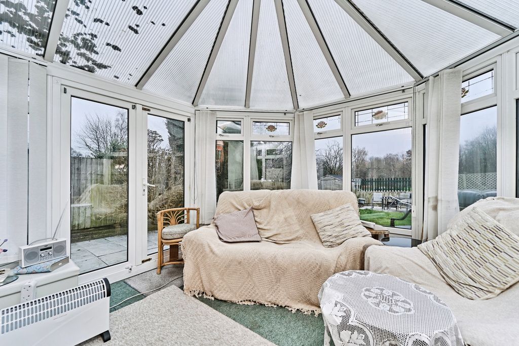 Property photo 3 of 12 Conservatory