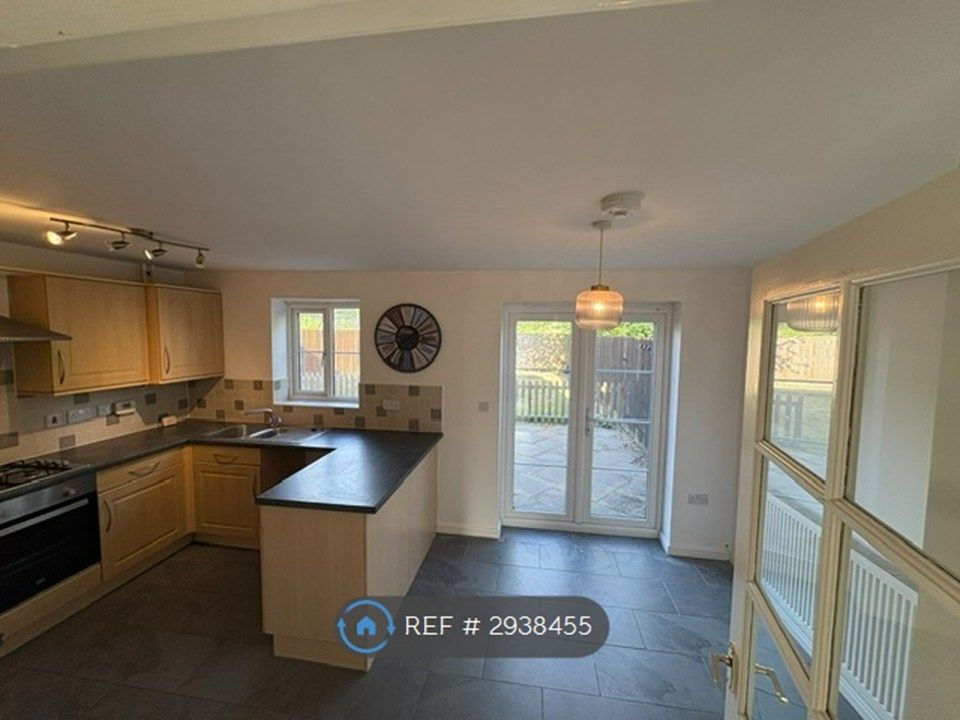 Property photo 2 of 10 Kitchen