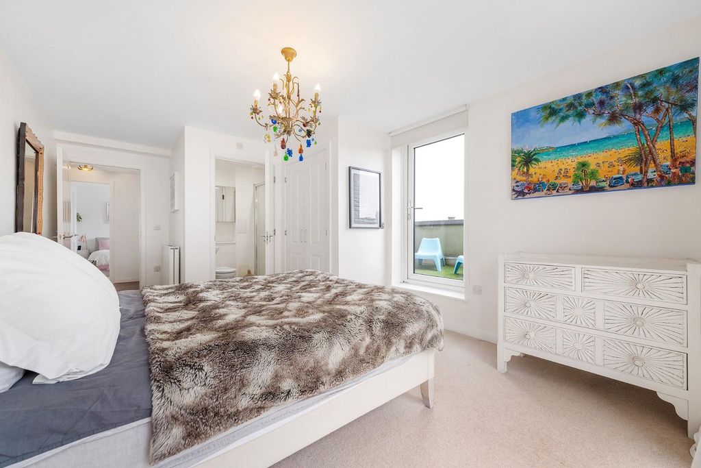 Property photo 3 of 19 Bedroom 1 (3).Jpg