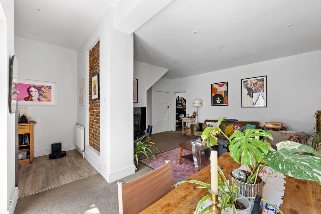 Property photo 3 of 25