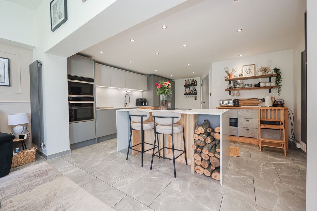 Property photo 3 of 32 5105823