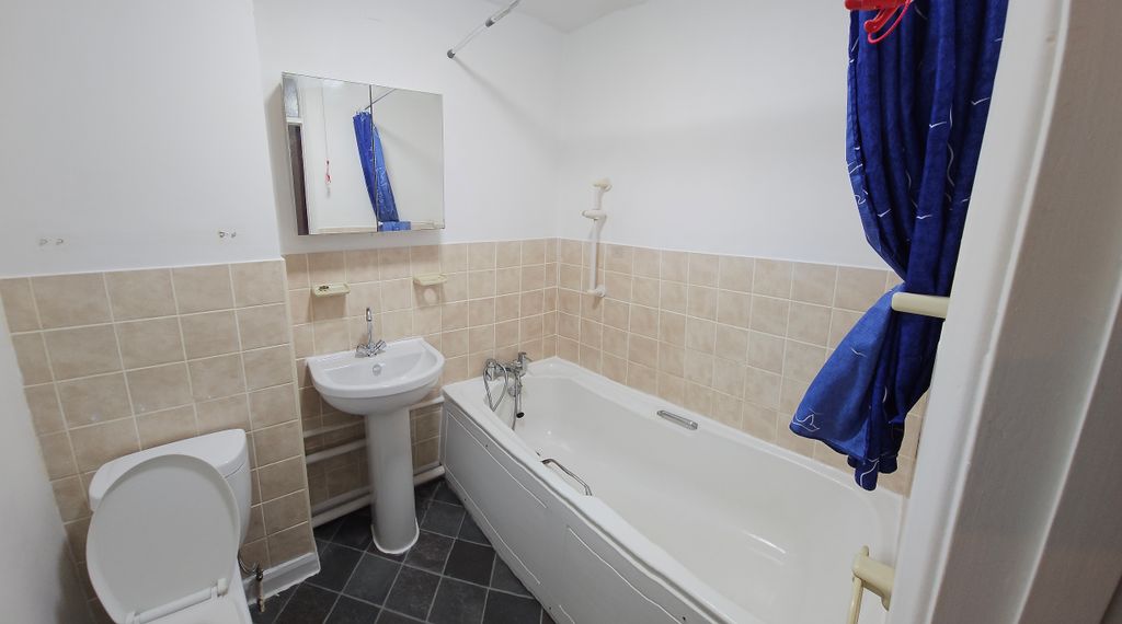 Property photo 3 of 13 Bathroom