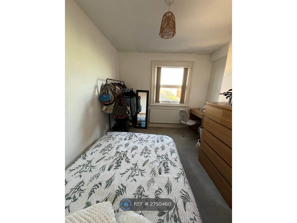 Property photo 3 of 6 Bedroom