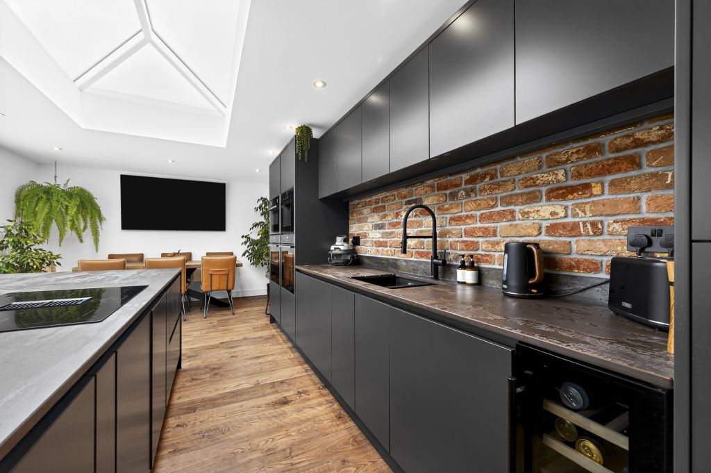 Property photo 3 of 18