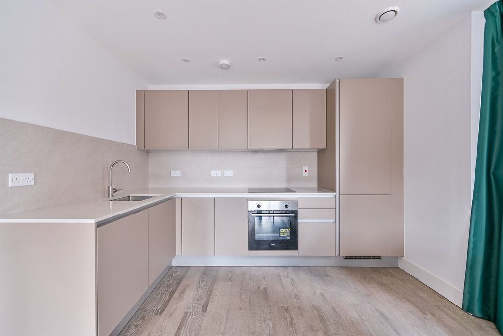Property photo 3 of 9 Kitchen