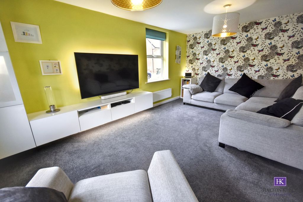 Property photo 2 of 27