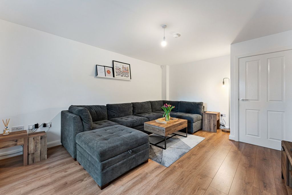 Property photo 2 of 21