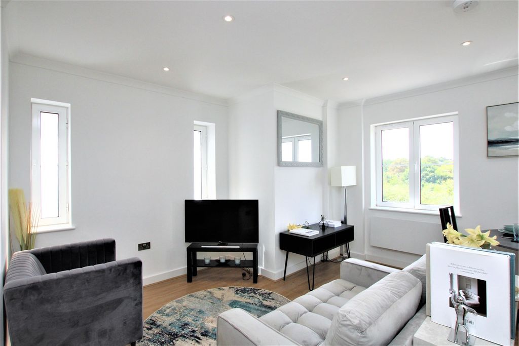 Property photo 1 of 7 (Main)