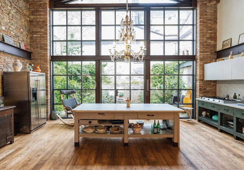 Property photo 1 of 19 Designer Loft: New Geometries Meet The Charm Of The Past