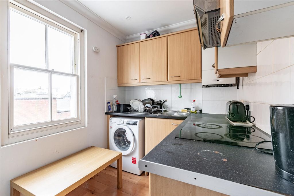 Property photo 3 of 7 Kitchen