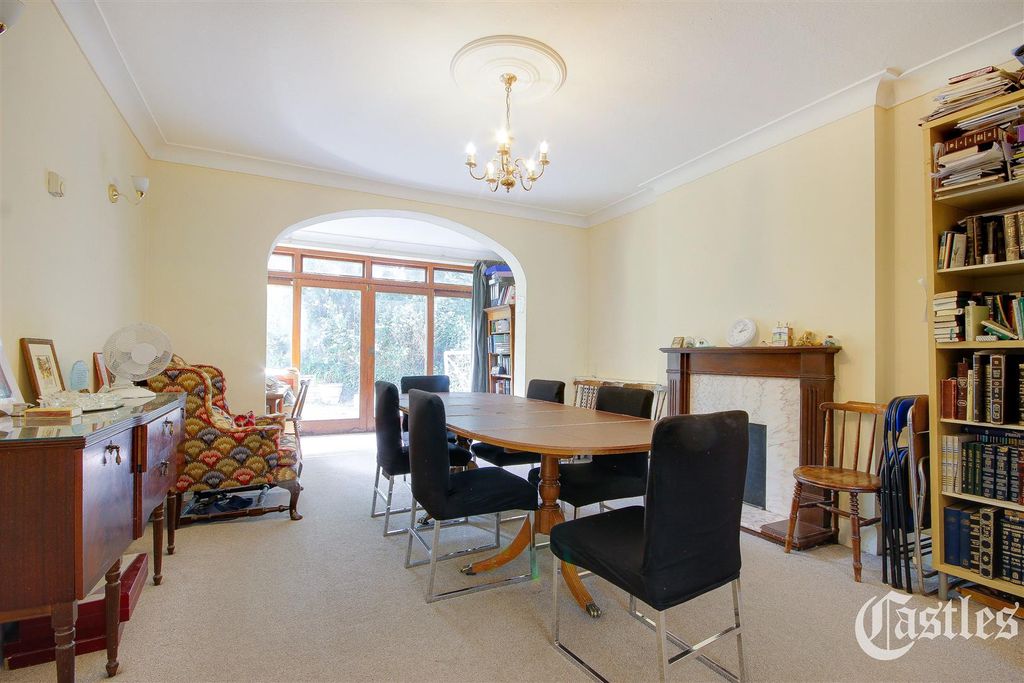 Property photo 3 of 28