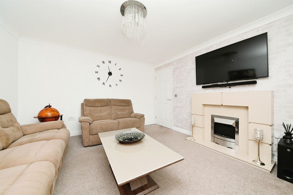 Property photo 3 of 13