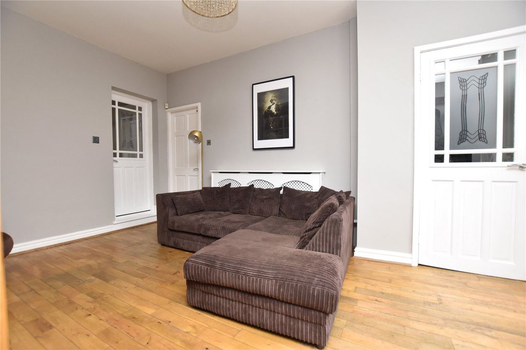 Property photo 3 of 23 Picture No. 20