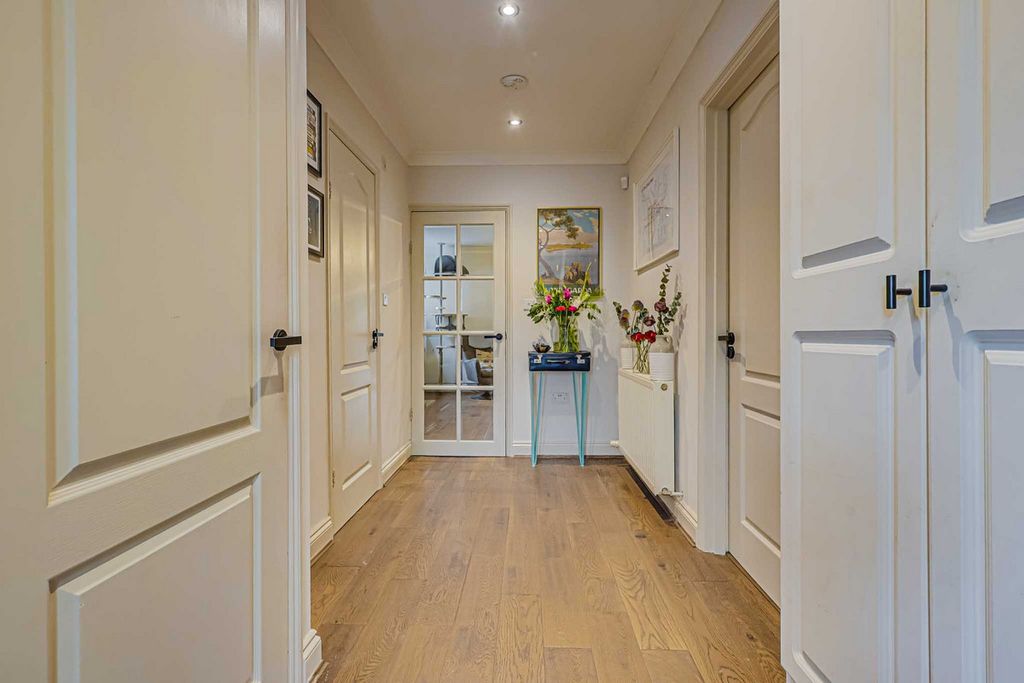Property photo 3 of 37