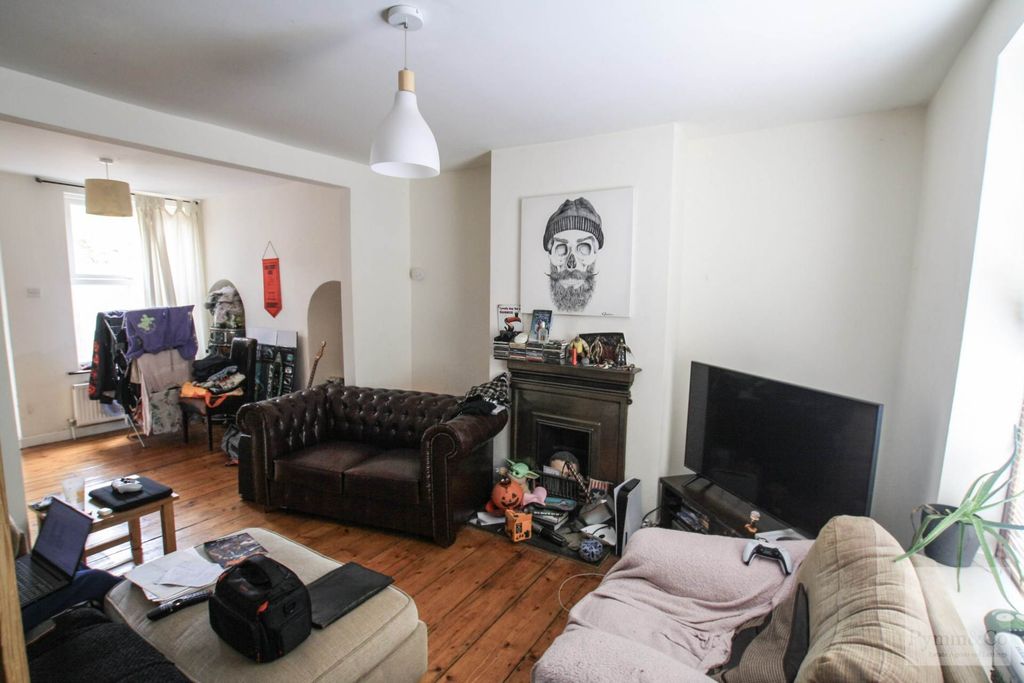 Property photo 3 of 10