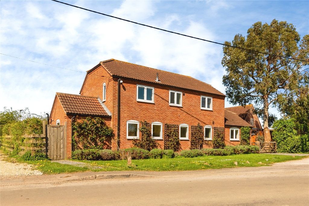 Property photo 1 of 34 Picture No. 98