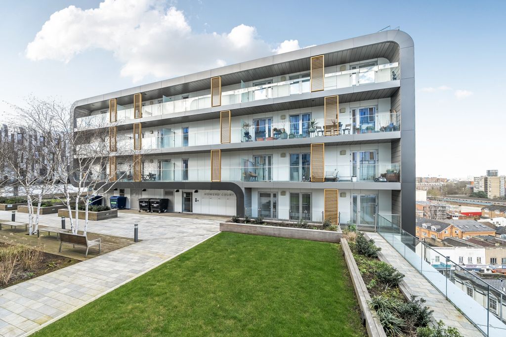 Property photo 1 of 16 1426200-16-69B197...