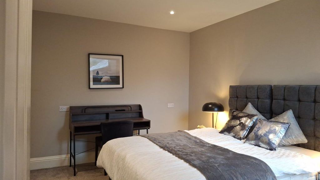 Property photo 2 of 4 Bedroom