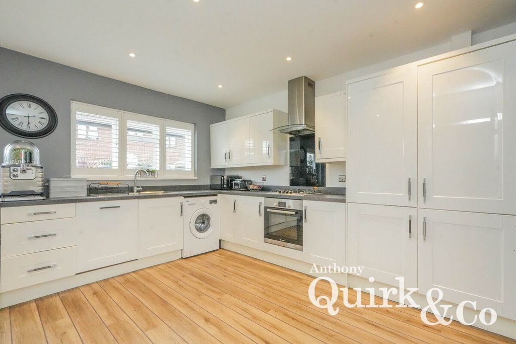 Property photo 3 of 27