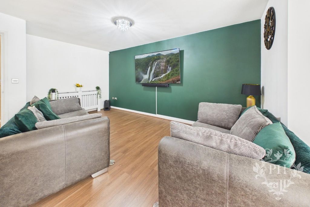 Property photo 3 of 13 6Ddeb5E380c740Ecbe0539B22Fa200Eb_100_Cam02002G0-Pr