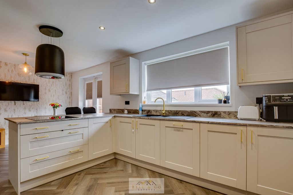 Property photo 2 of 31 Kitchen 1.4