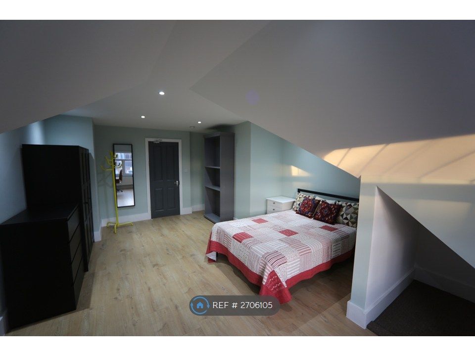 Property photo 2 of 8 Room 6