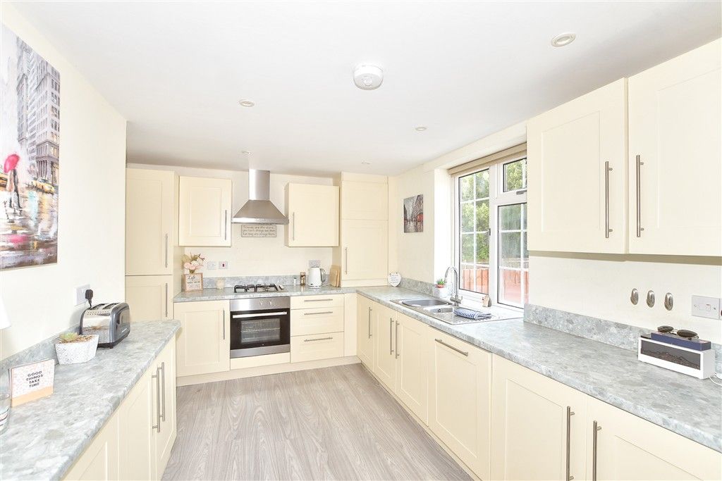 Property photo 3 of 19 Kitchen/Breakfast Room