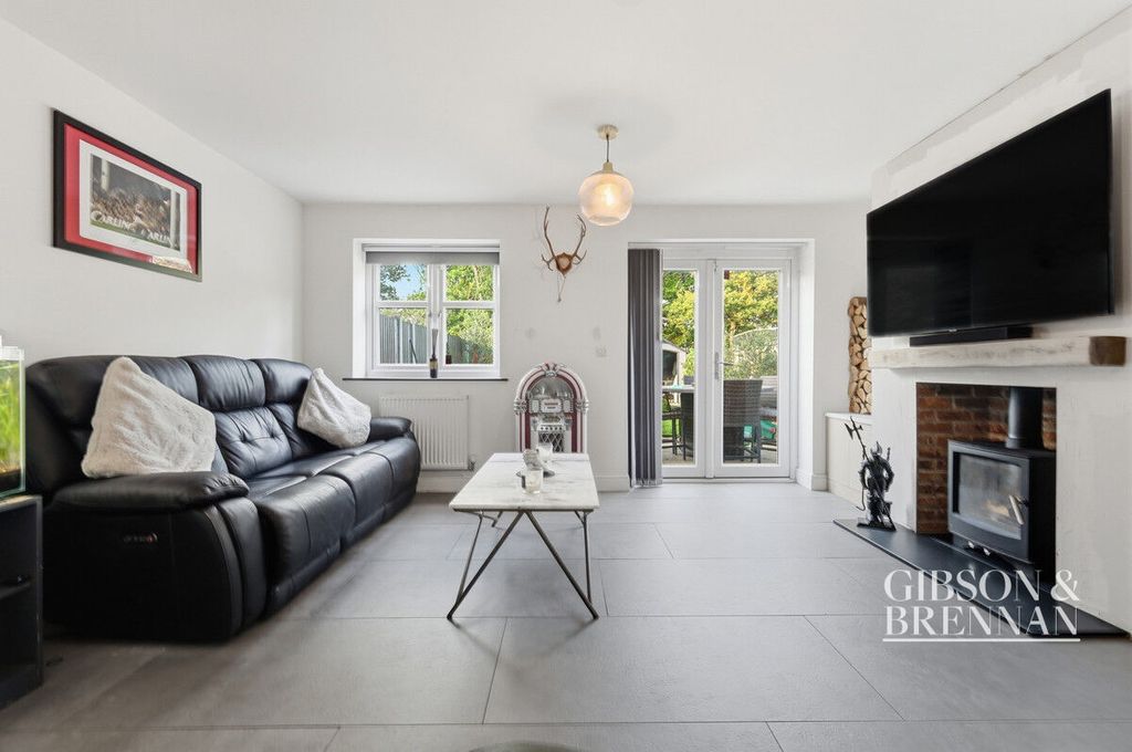 Property photo 3 of 21