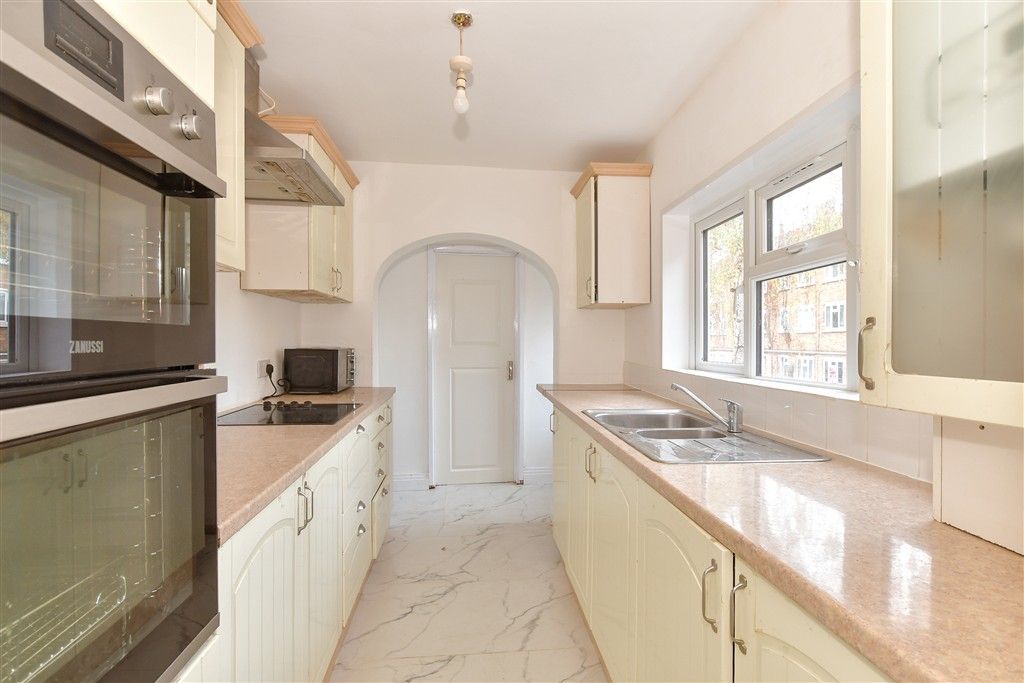 Property photo 3 of 12 Kitchen