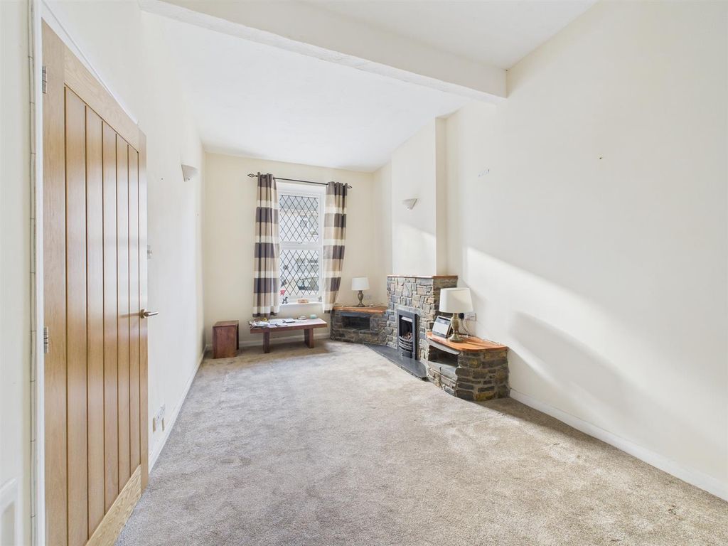 Property photo 2 of 11 Living Room