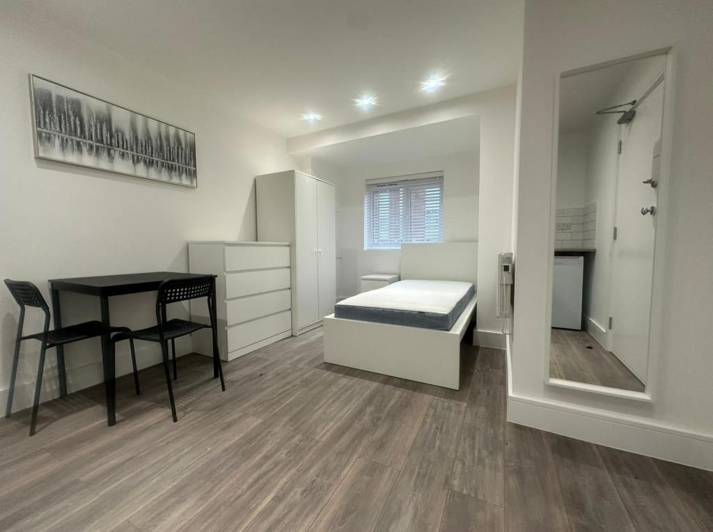 Property photo 1 of 6 Living Area/Bedroom