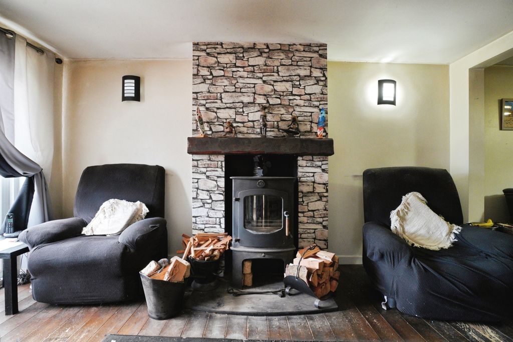 Property photo 3 of 17 Photo