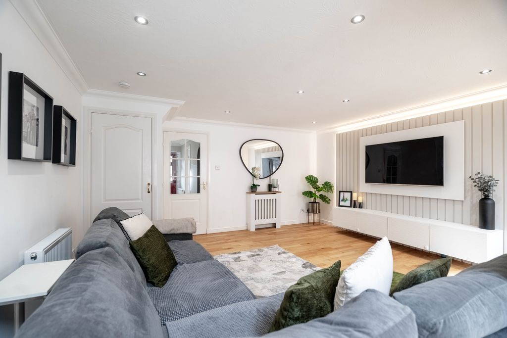 Property photo 2 of 52