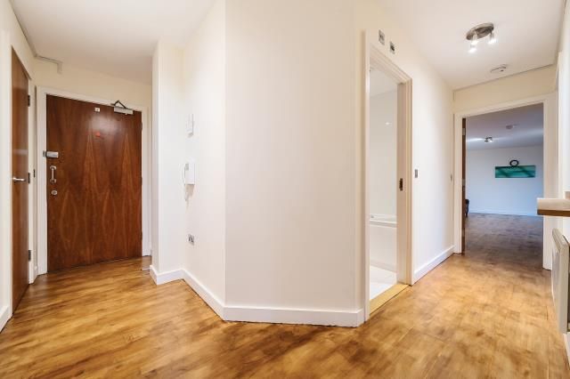 Property photo 2 of 11 Hallway