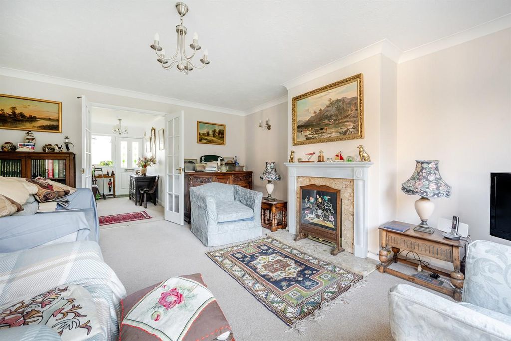 Property photo 2 of 14 Sitting Room