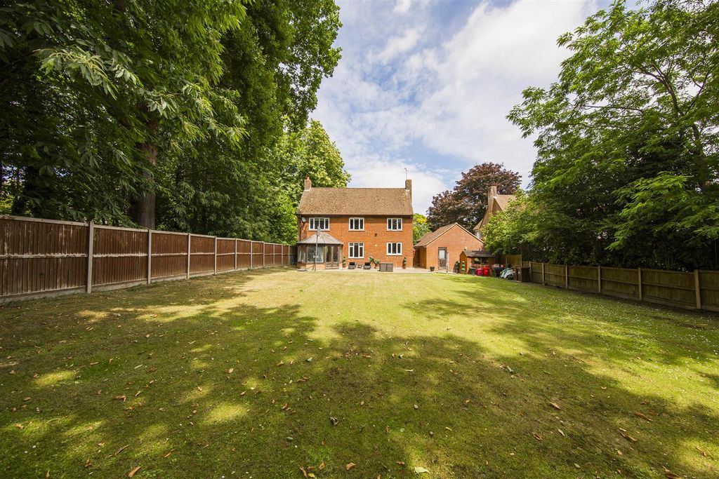 Property photo 2 of 26 Private Garden